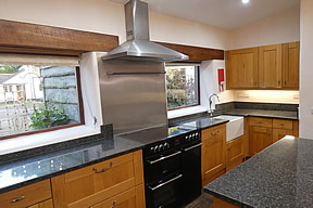 Well equipped modern kitchen with range cooker